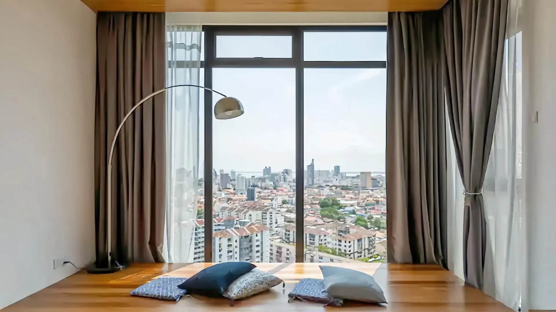 Beacon Executive Suite George Town Apartment